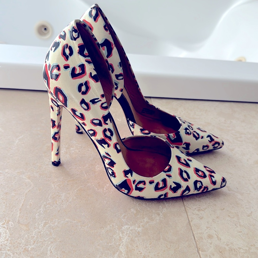 Y2K Leopard Pumps. Brand from Gwen Stephanie called L.A.M.B. Size 8.5